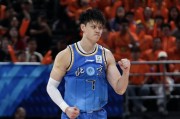 德州扑克游戏小组-曾凡博：很荣幸成为如此优秀球队的一份子，只要上场我必拼尽全力